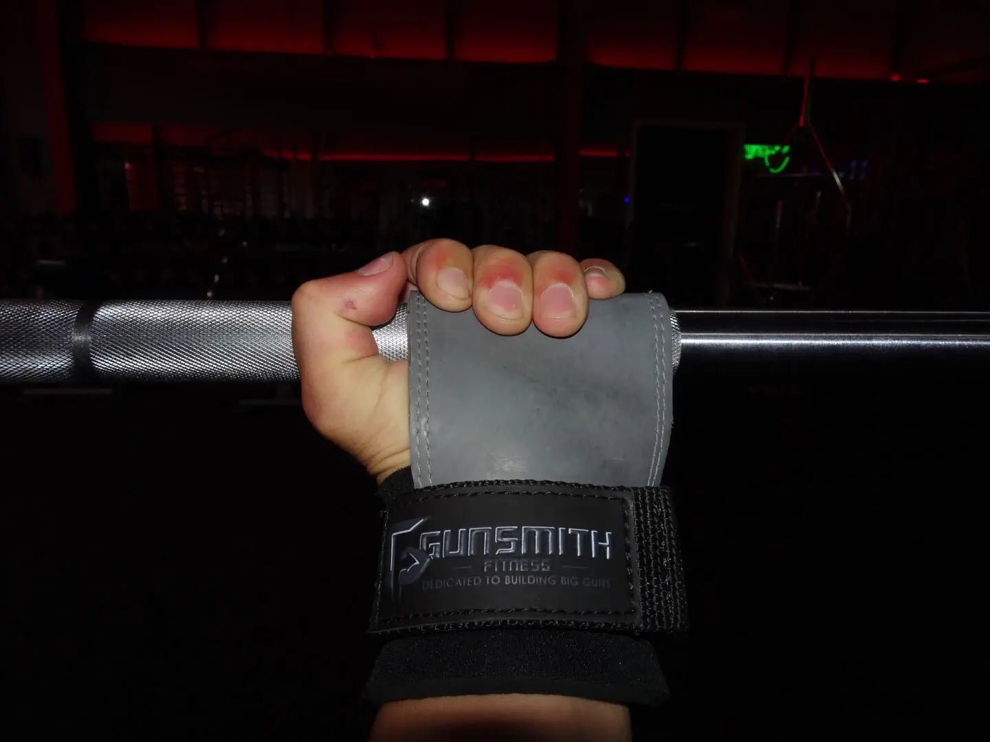 5 Benefits of Wrist Straps and Power Grips For Serious Lifters - Gunsmith Fitness