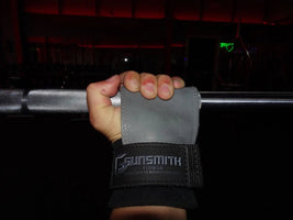 5 Benefits of Wrist Straps and Power Grips For Serious Lifters - Gunsmith Fitness